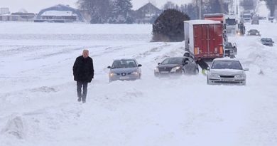 Pastor cancela culto para salvar 200 motoristas presos no gelo