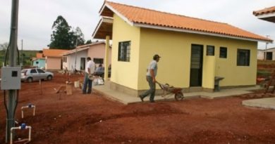 Igreja usa dízimo para construir casas para os sem-teto