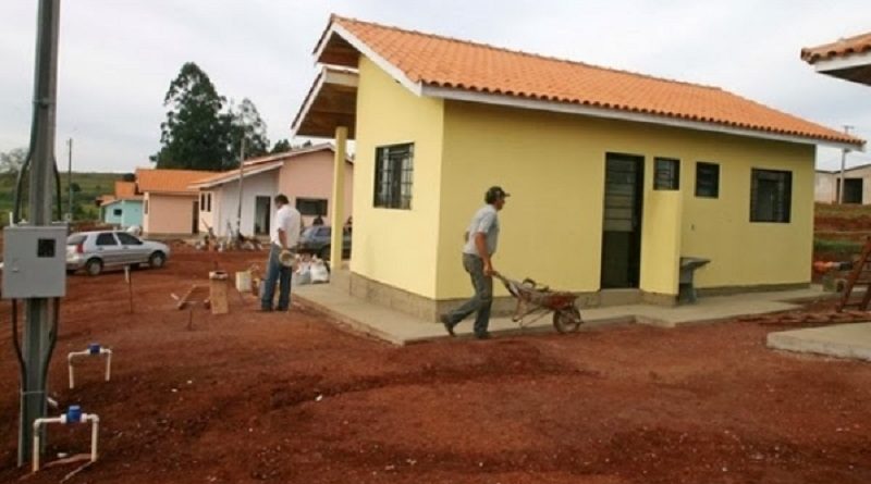 Igreja usa dízimo para construir casas para os sem-teto
