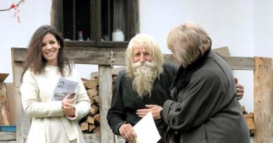 O morador de rua de 98 anos doa tudo que ganha para ajudar pessoas