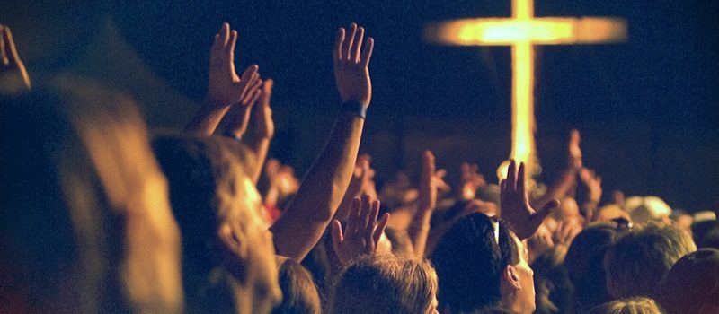 Estudo revela que frequentar cultos pode acrescentar até três anos de vida