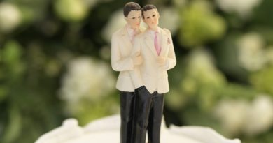Confeitaria se recusa a fazer bolo de casamento gay e caso foi parar na Justiça - Direito do Confeiteiro ou do Casal gay?