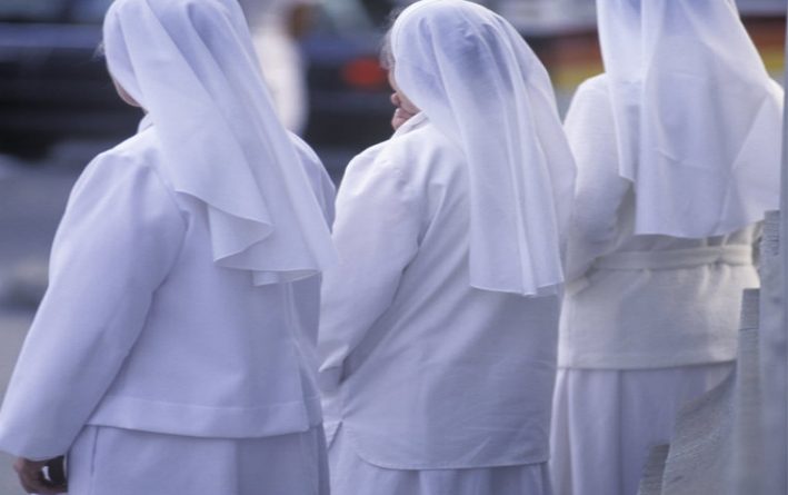 Freiras se passam por prostitutas para resgatar vítimas de tráfico em bordéis